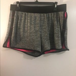 Danskin active shorts - size Large